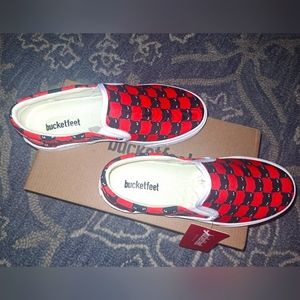 Womens Size 6 Bucketfeet cat Red Black slip on shoes